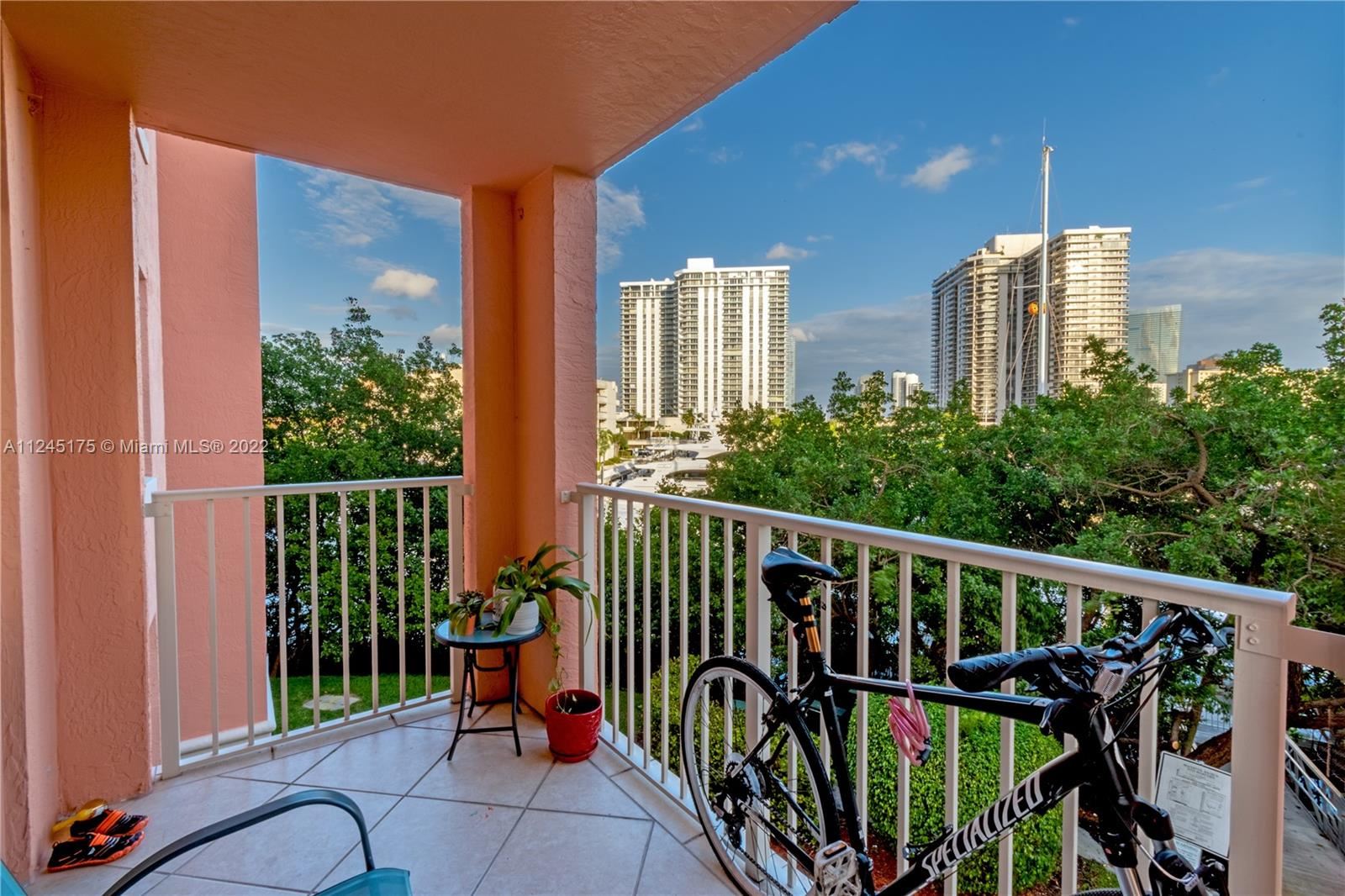 Photo 11 of Listing MLS a11245175 in 19999 E Country Club Dr #1307 Aventura FL 33180