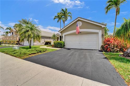 Photo of Listing MLS A11361830 in 2704 Pinewood Ct Davie FL 33328
